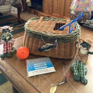 Small fishing basket, wicker with two frog figurinesAnd some Fishing supplies